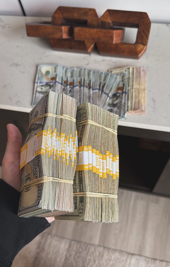Rubber-banded cash stacks